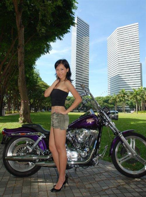 Kristen again with Mike Kirchhoff's 2009 Crossbones at the DHL "Gotham" Building.