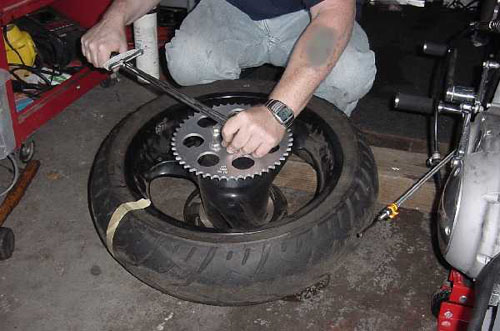 torquing_the_sprocket_bolts 1