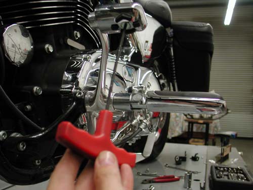 5 screwing bottom of clutch lever